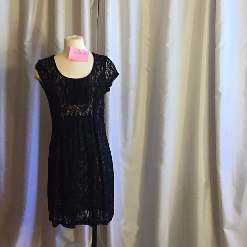 NWOT short sleeved dress in size 8 nude lining with black lace overlay